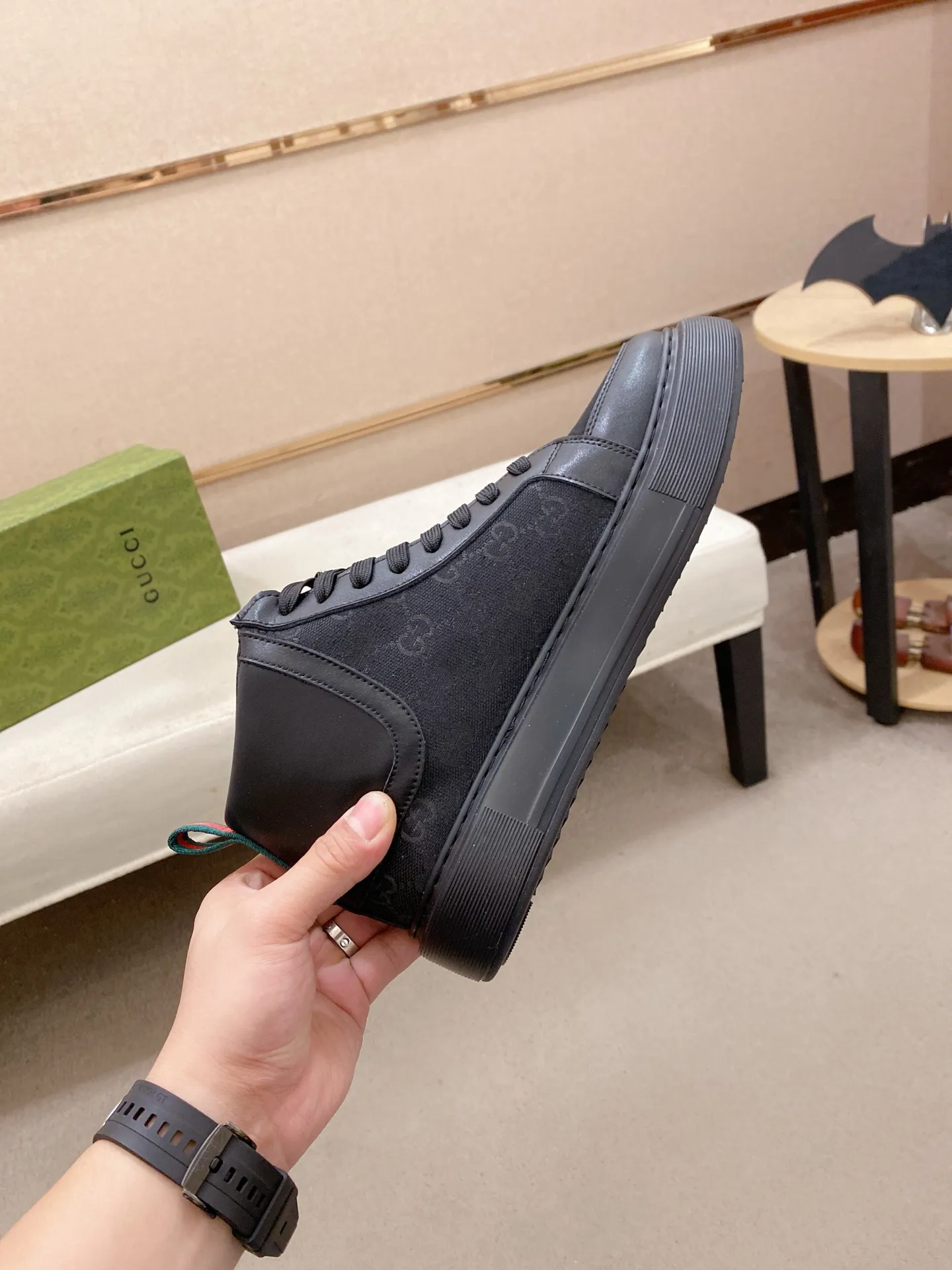 Factory price: 442💰 (GUCCI) The latest model from the official website🎁🎁Casual and fashionable men's shoes👟, hot style💥The style is simple and elegant, exclusive for trendy men. Unique official website's latest brand elements👑original Gucci decoration, fashionable and generous, the fabric is original cowhide ✅sheepskin lining, the official website specifies wear-resistant casual outsole, the classic model is taken in kind at the counter🎬38-44 (can be customized for 45 non-refundable)